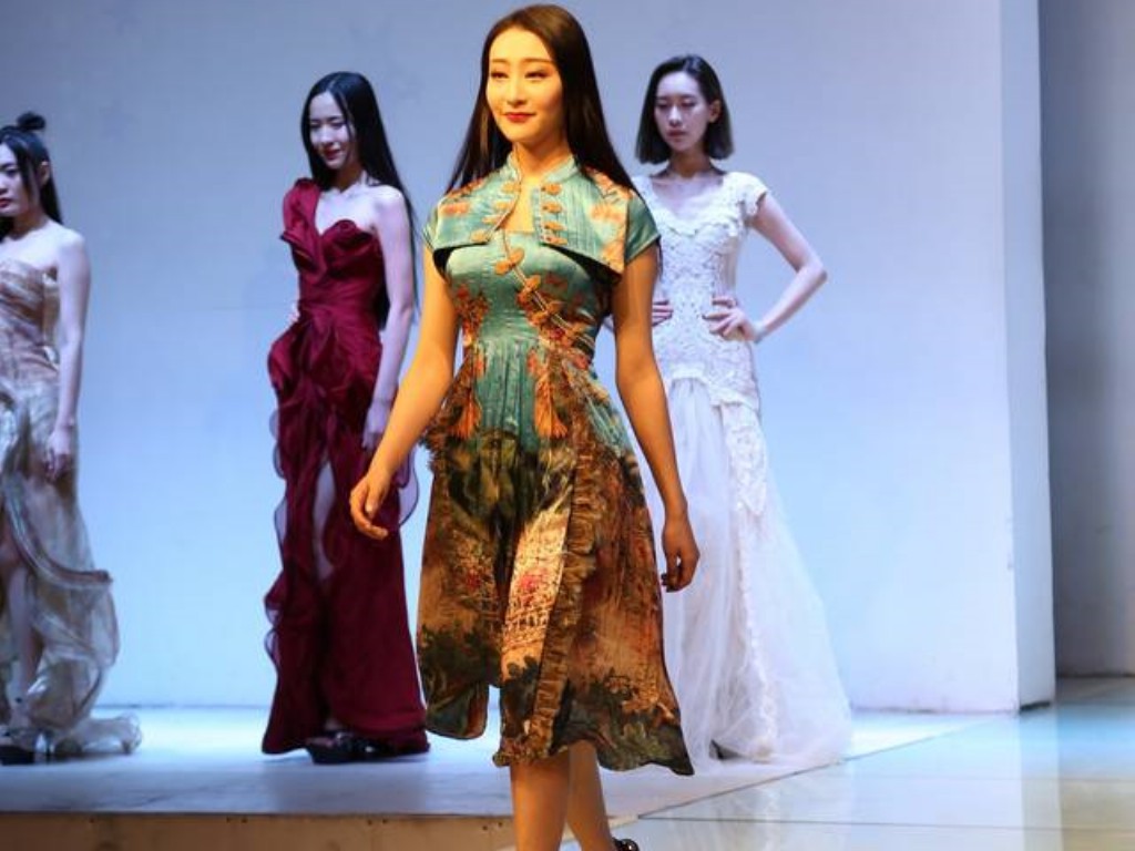 手游天龙八部衣服怎么发光(天龙八部手游神器怎么开启)
